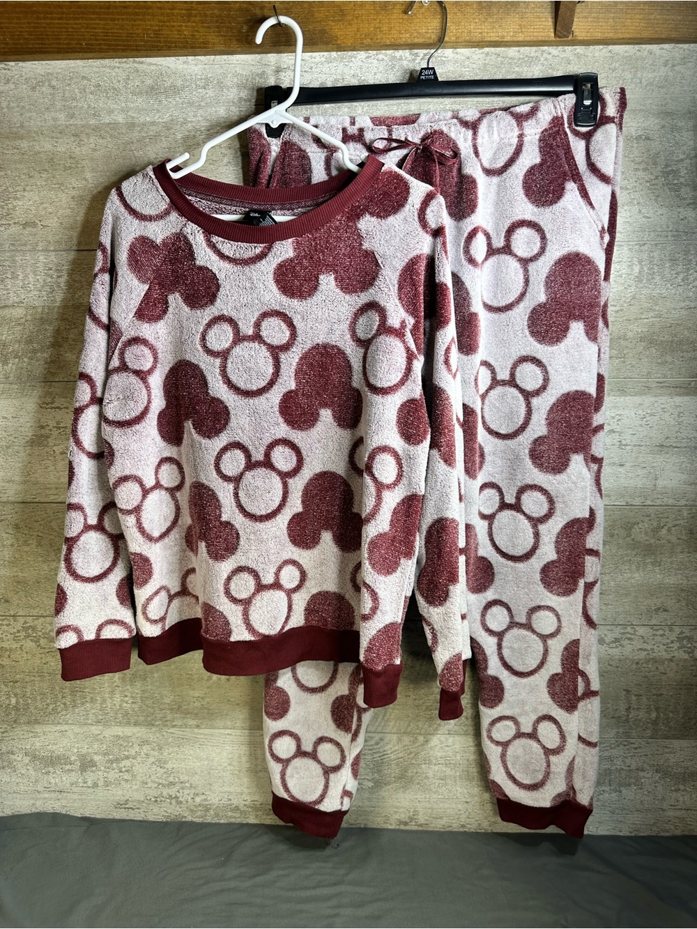 Disney Mickey Mouse Fleece Jogger Pajama Lounge Set Burgundy Size Large